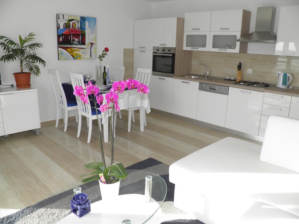 Apartments Perla Dinjiška الغرفة الصورة