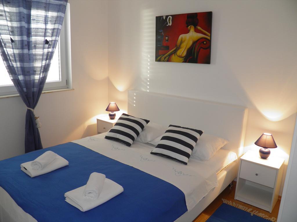 Apartments Perla Dinjiška الغرفة الصورة